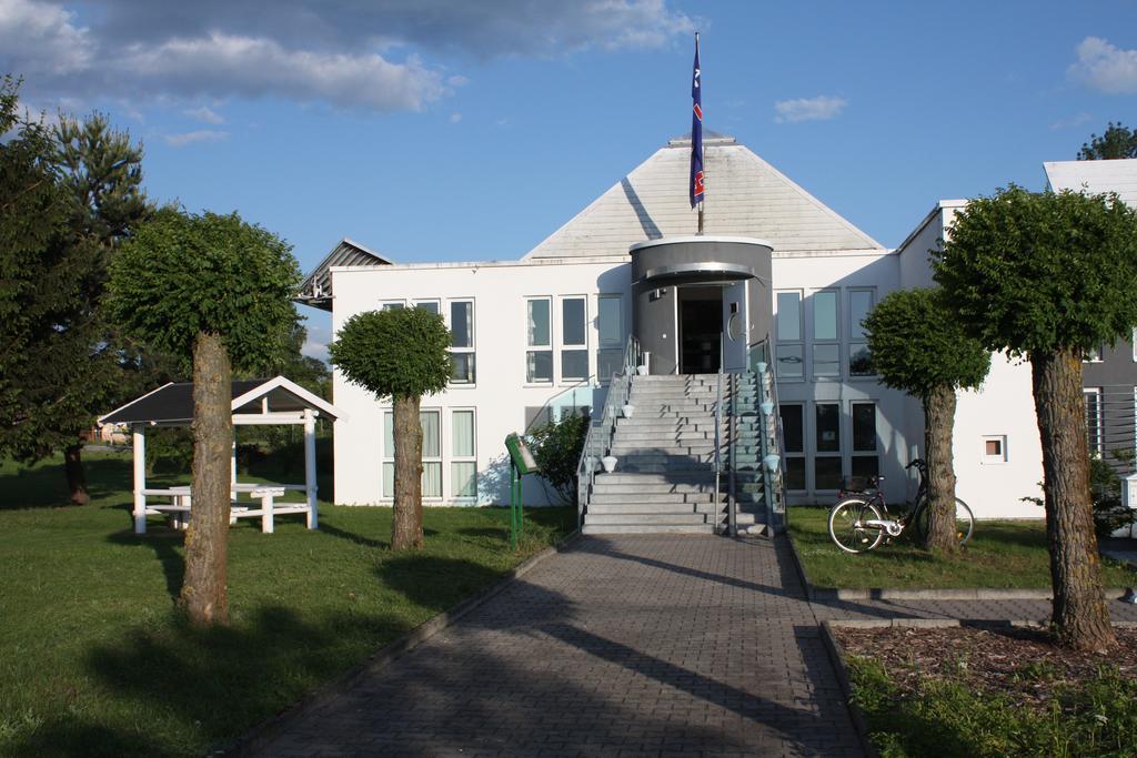 Ak 1 Hotel Ducherow Exterior foto